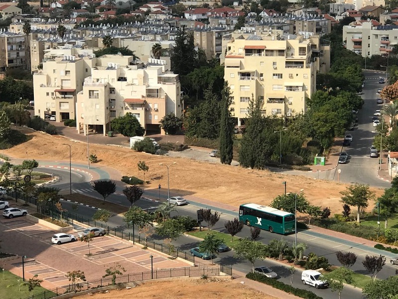 השטח המיועד לדיור מוגן בגבול שבין שכונת רחובות החדשה לשכונת גבעתי