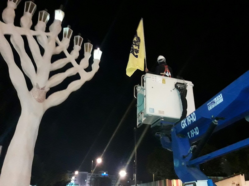 הדלקת החנוכייה הענקית בגן המייסדים