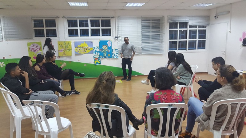 בני הנוער מחוויות גבירול ההולנדית בהדרכה של מולו זמירו רכז הנוער