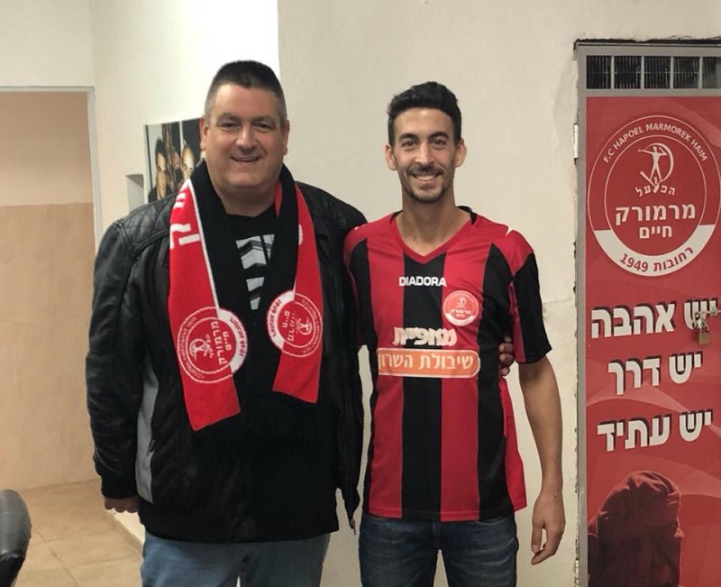 שלומי אביסדריס לאחר החתימה במרמורק