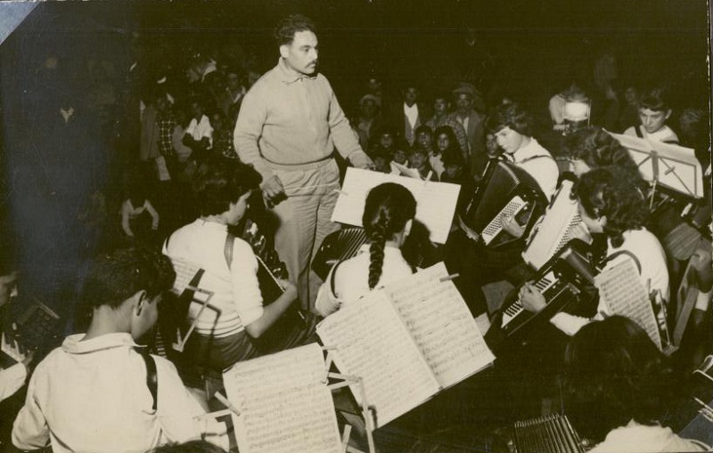 הופעה במעברת זרנוגה בשנת 1959 (צילום: באדיבות הארכיון העירוני רחובות)
