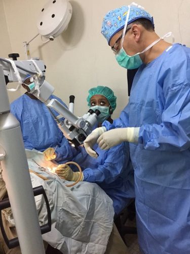 ד"ר קצנל מנתח באתיופיה