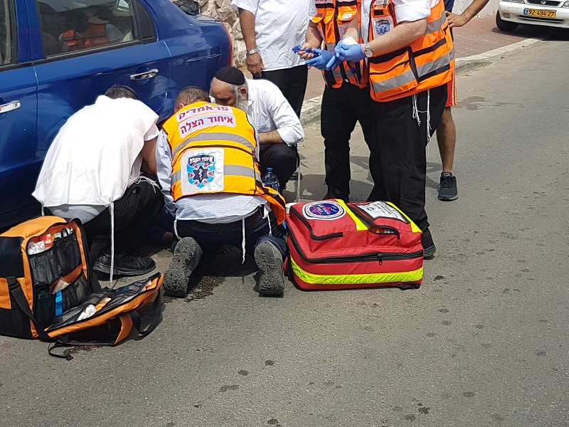 זירת התאונה ברחובות (צילום: דוברות איחוד הצלה)