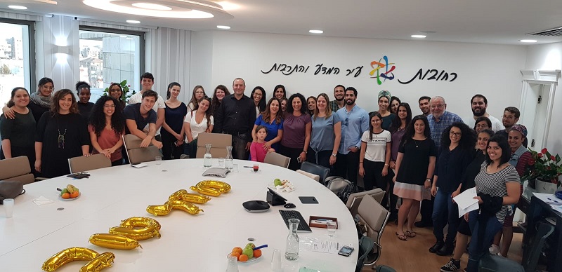 חלוקת מלגות לסטודנטים מרחובות