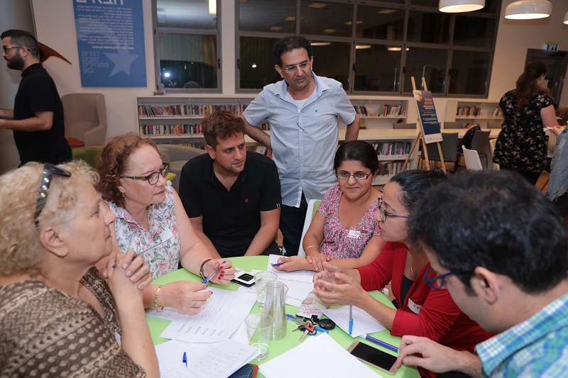 כנס שולחנות עגולים במתנ"ס חוויות שוויץ ברחובות החדשה