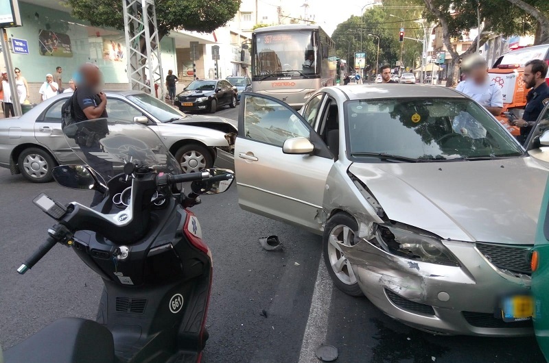 זירת התאונה ברחובות (צילום: דוברות איחוד הצלה)