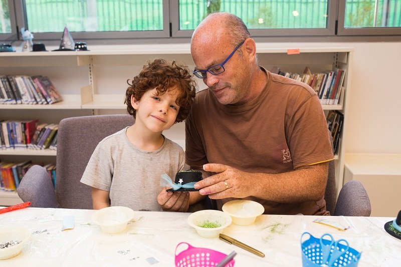 פעילות במרכז להבעה ויצירה בספריית רחובות החדשה
