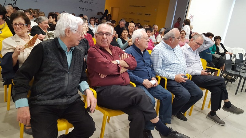 מימין: צבי טרופ, רחמים מלול, יחזקאל הרמלך, יעקב סנדלר ומיש לפידות