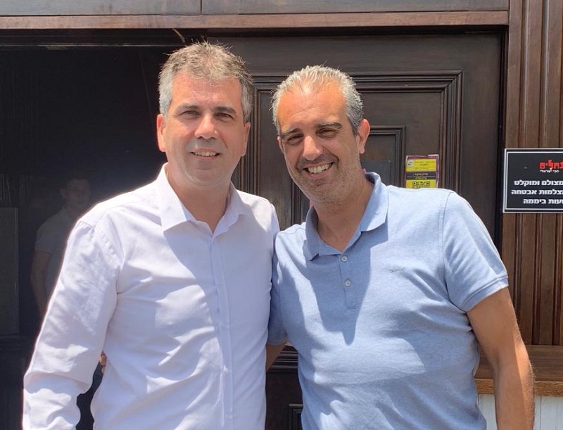 גיא צור ושר הכלכלה אלי כהן