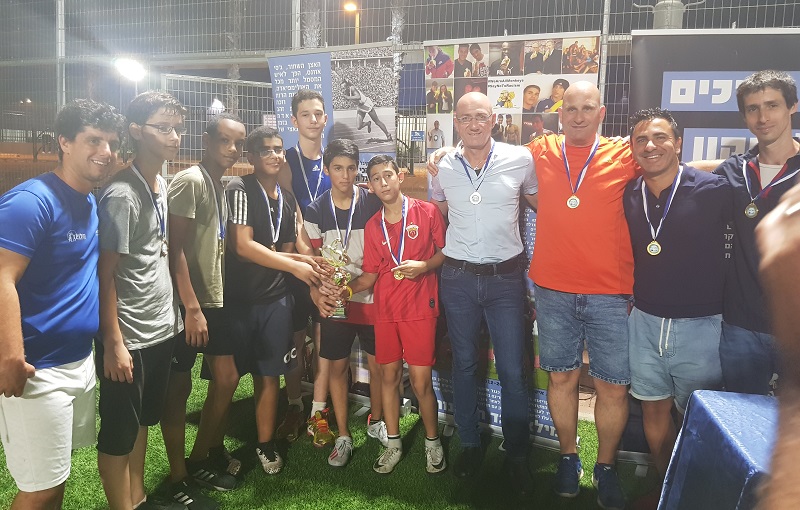 אלופי טורניר מגרשים מוארים